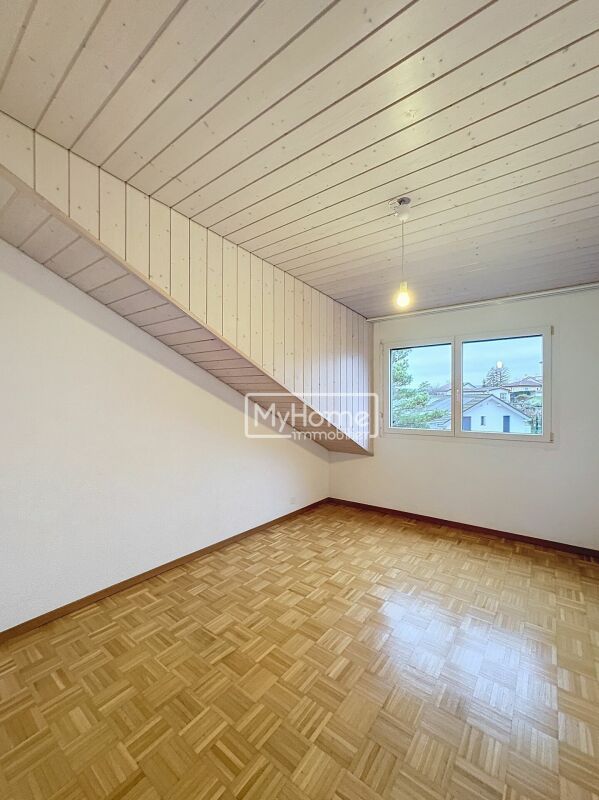 Bel appartement bien entretenu de 3,5 pièces avec balcon en duplex