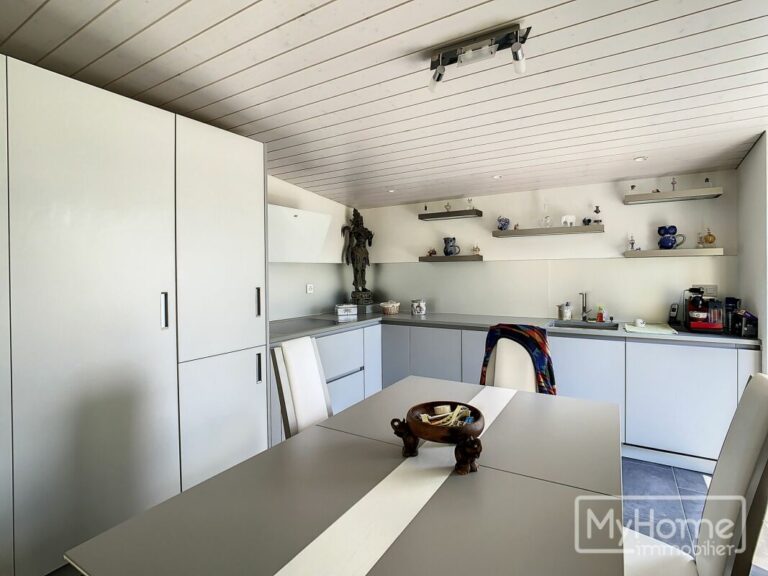 Magnifique appartement en attique idéalement situé avec grande terrasse