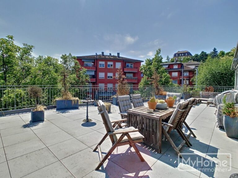 Magnifique appartement en attique idéalement situé avec grande terrasse