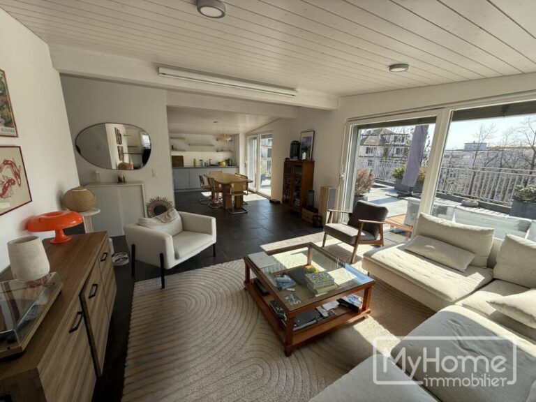 Magnifique appartement en attique idéalement situé avec grande terrasse