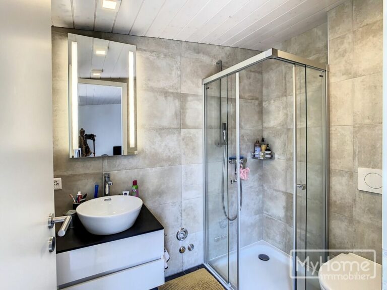 Magnifique appartement en attique idéalement situé avec grande terrasse