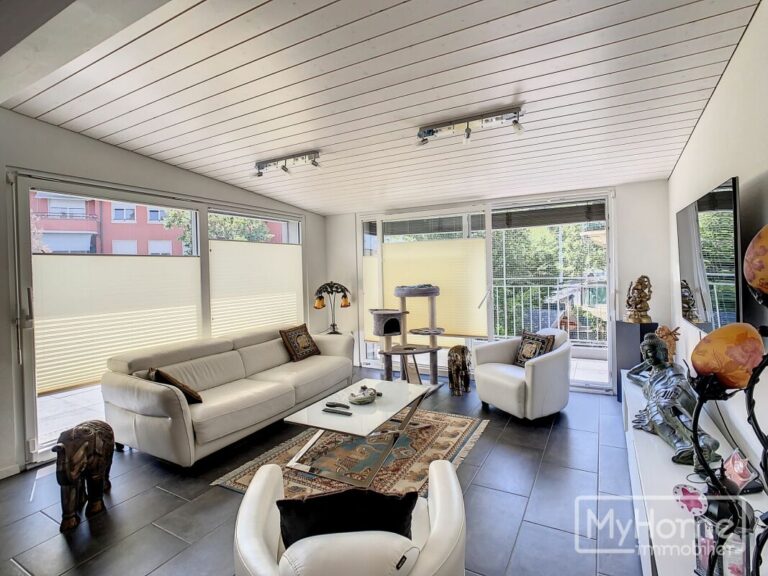 Magnifique appartement en attique idéalement situé avec grande terrasse