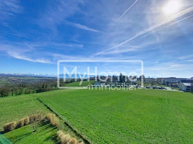 Magnifique appartement de 3,5 pièces en attique avec vue imprenable sur le lac et les montagnes