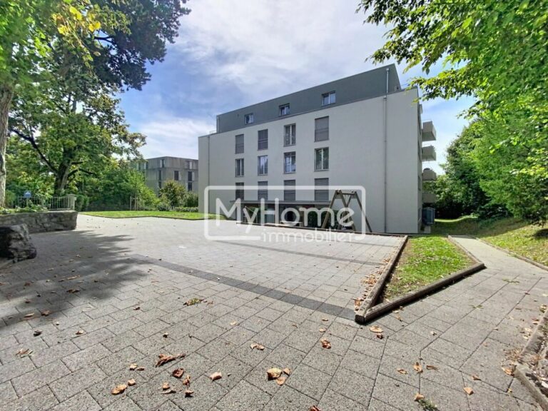 Spacieux appartement de 4,5 pièces avec un grand balcon d'angle dans un environnement résidentiel recherché