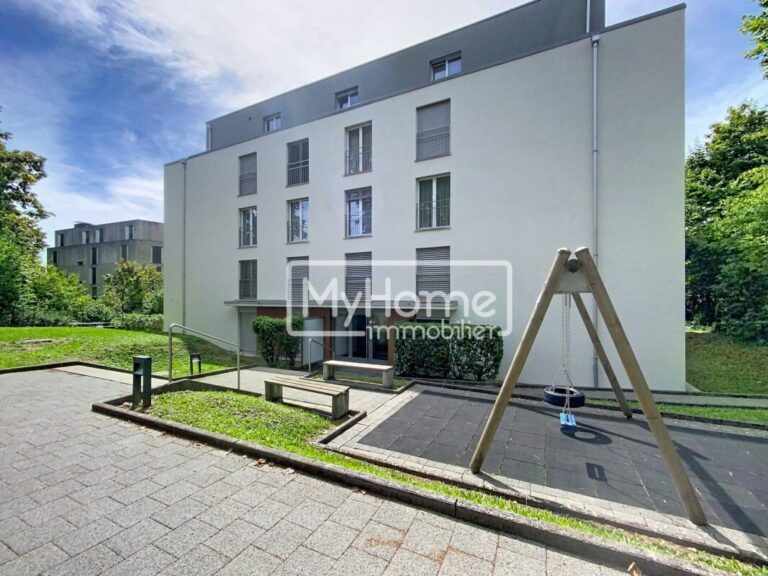 Spacieux appartement de 4,5 pièces avec un grand balcon d'angle dans un environnement résidentiel recherché