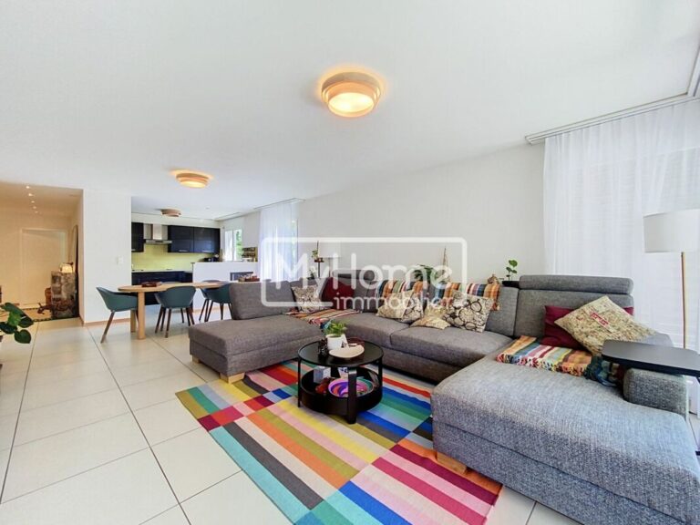 Spacieux appartement de 4,5 pièces avec un grand balcon d'angle dans un environnement résidentiel recherché
