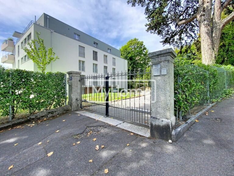 Spacieux appartement de 4,5 pièces avec un grand balcon d'angle dans un environnement résidentiel recherché