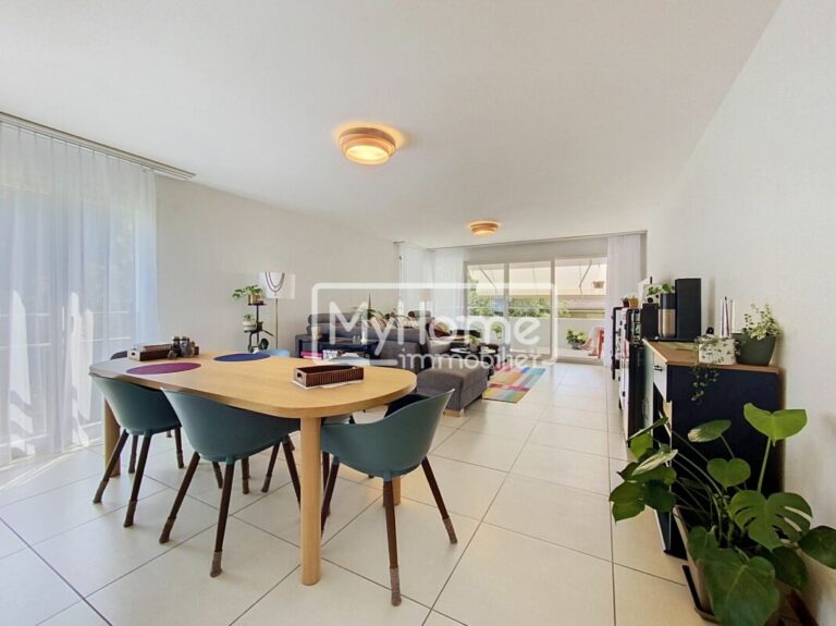 Spacieux appartement de 4,5 pièces avec un grand balcon d'angle dans un environnement résidentiel recherché