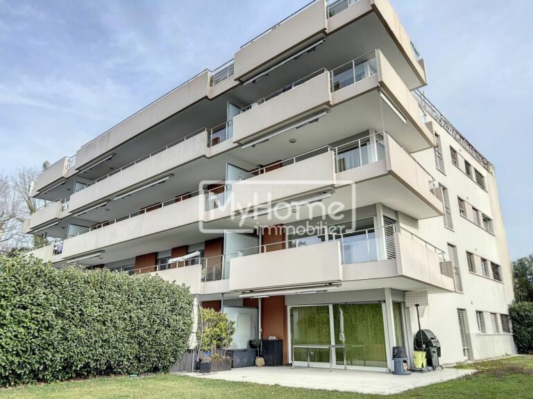 Spacieux appartement de 4,5 pièces avec un grand balcon d'angle dans un environnement résidentiel recherché