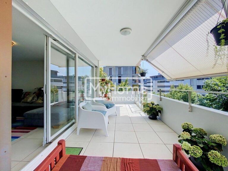 Spacieux appartement de 4,5 pièces avec un grand balcon d'angle dans un environnement résidentiel recherché