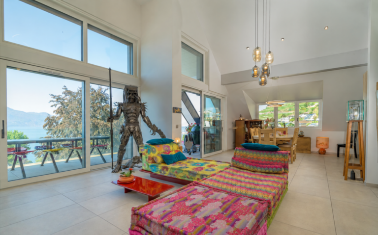 Attique neuf contemporain avec une magnifique vue lac & montagnes - Belle hauteur sous plafond