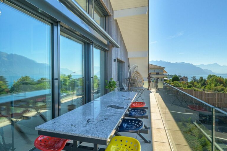 Attique neuf contemporain avec une magnifique vue lac & montagnes - Belle hauteur sous plafond