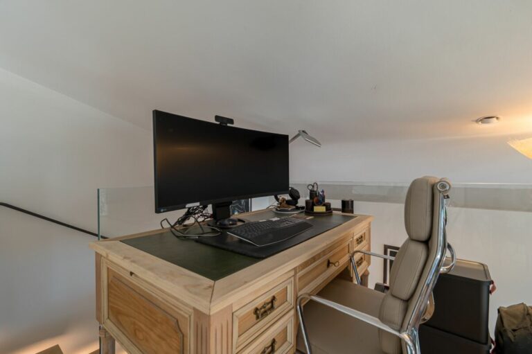 Attique neuf contemporain avec une magnifique vue lac & montagnes - Belle hauteur sous plafond