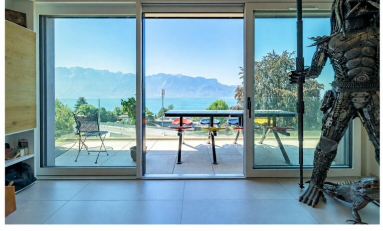 Attique neuf contemporain avec une magnifique vue lac & montagnes - Belle hauteur sous plafond