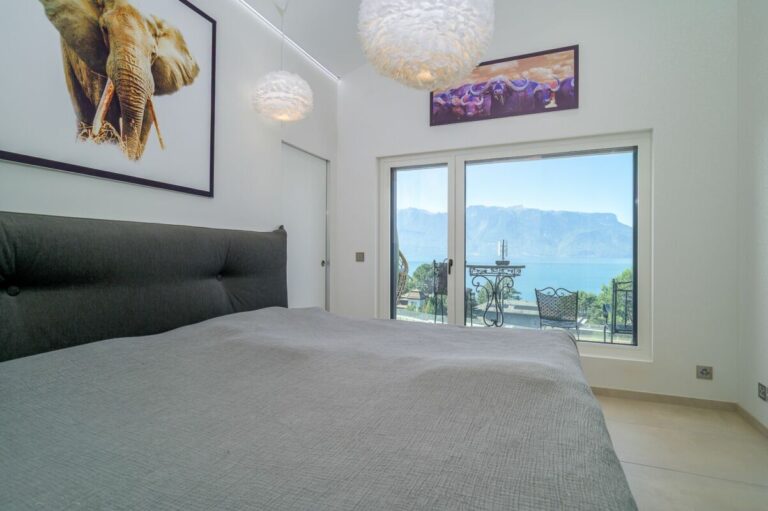 Attique neuf contemporain avec une magnifique vue lac & montagnes - Belle hauteur sous plafond