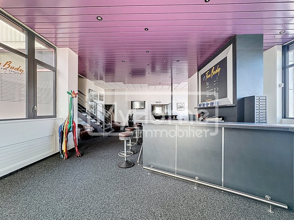 Salle de fitness de 967 m2 à Lonay entièrement équipée à louer