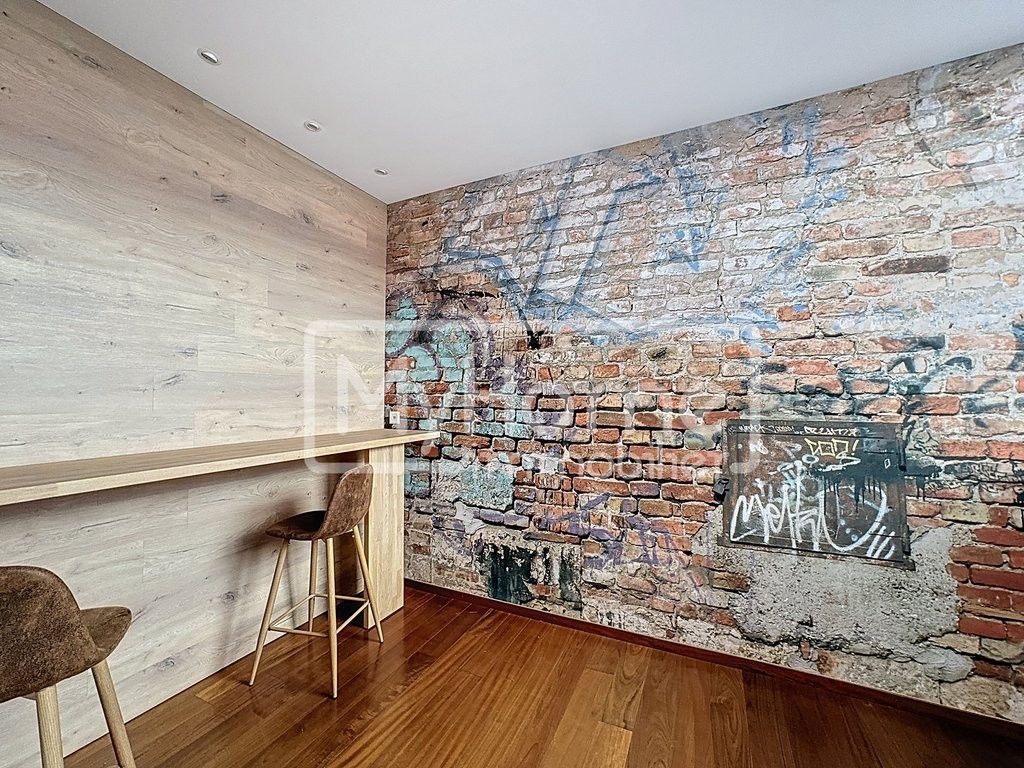 Salle de fitness de 967 m2 à Lonay entièrement équipée à louer