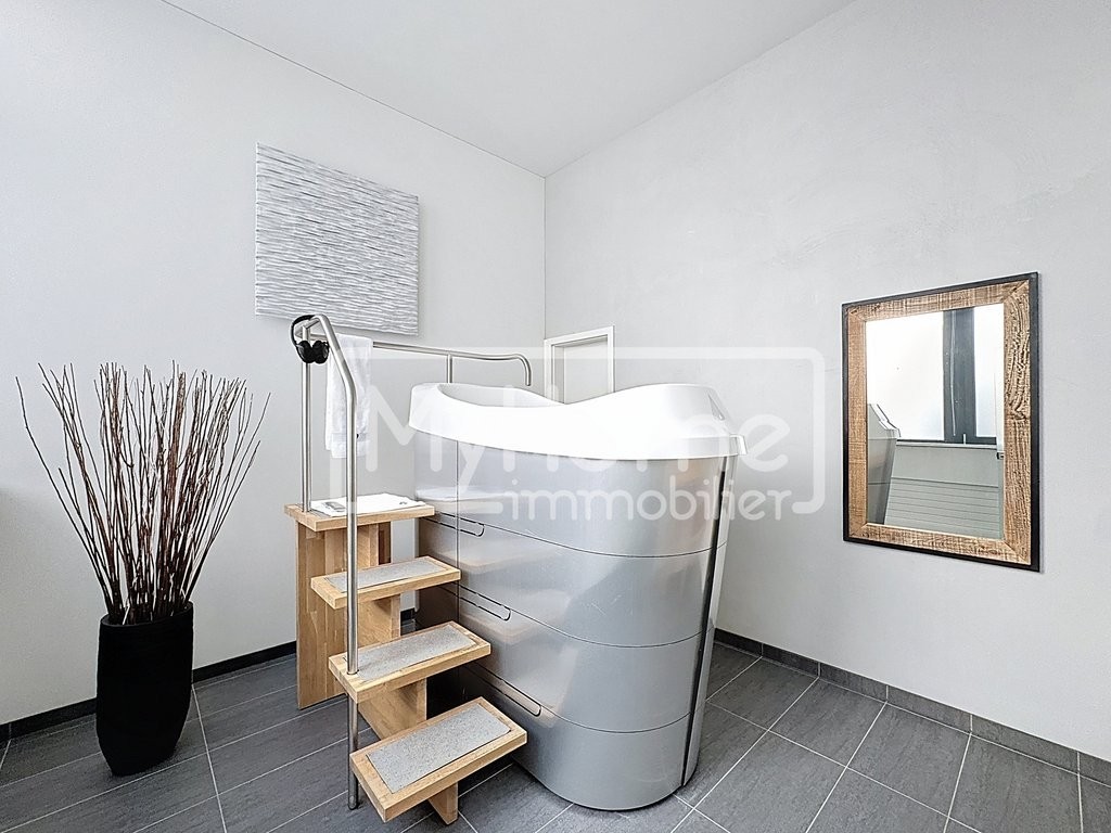 Salle de fitness de 967 m2 à Lonay entièrement équipée à louer