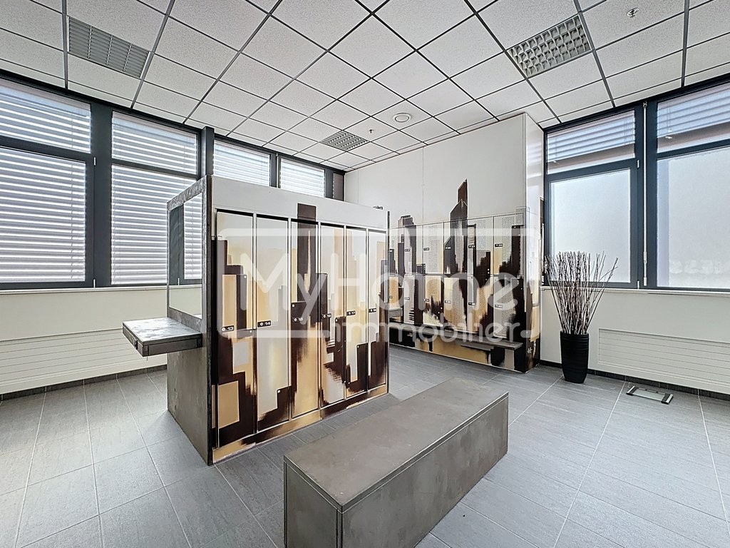 Salle de fitness de 967 m2 à Lonay entièrement équipée à louer