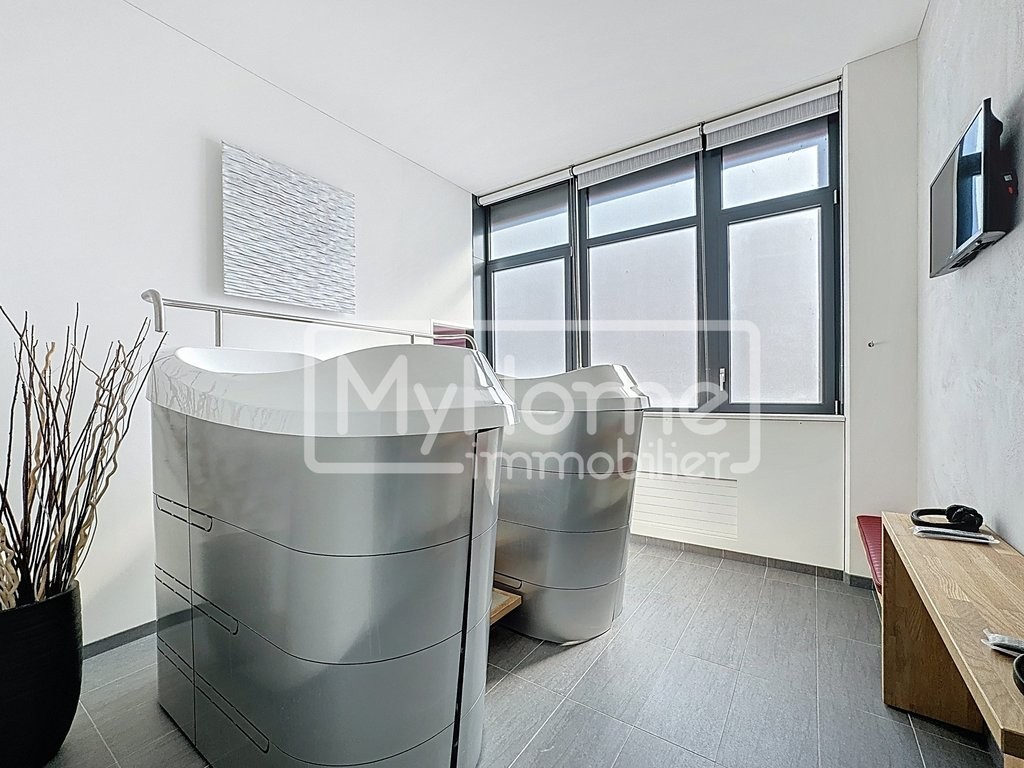Salle de fitness de 967 m2 à Lonay entièrement équipée à louer
