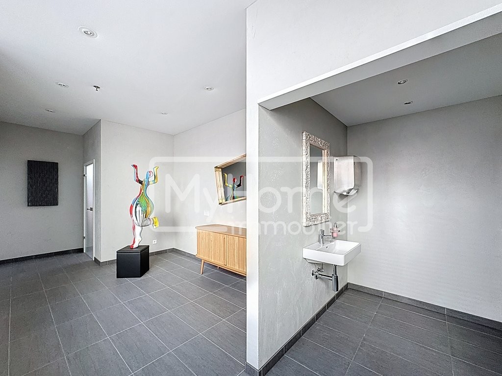 Salle de fitness de 967 m2 à Lonay entièrement équipée à louer
