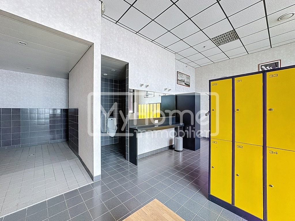 Salle de fitness de 967 m2 à Lonay entièrement équipée à louer