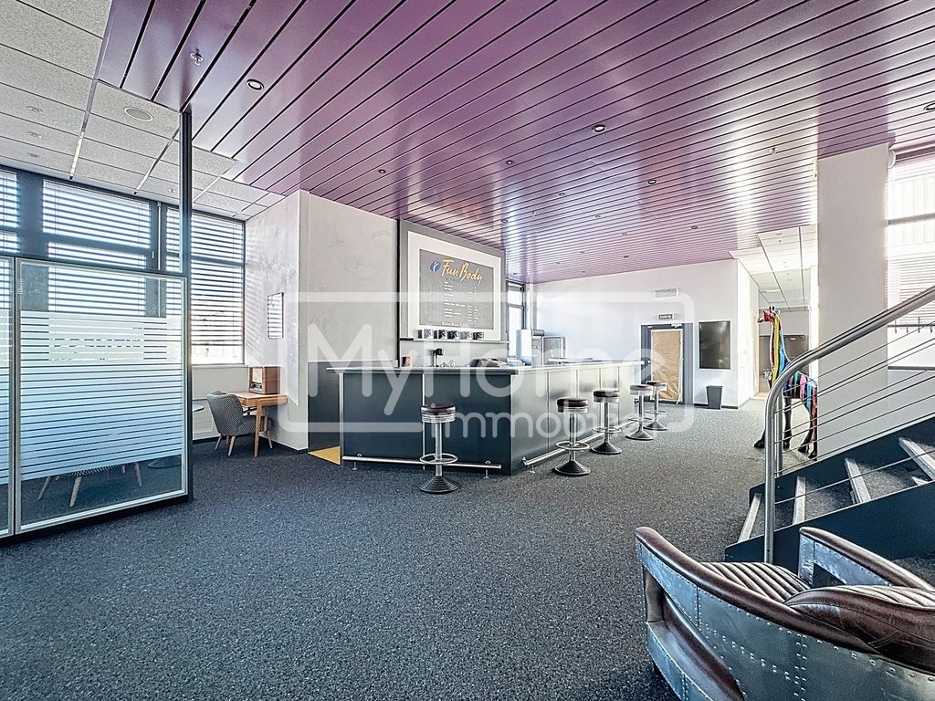 Salle de fitness de 967 m2 à Lonay entièrement équipée à louer